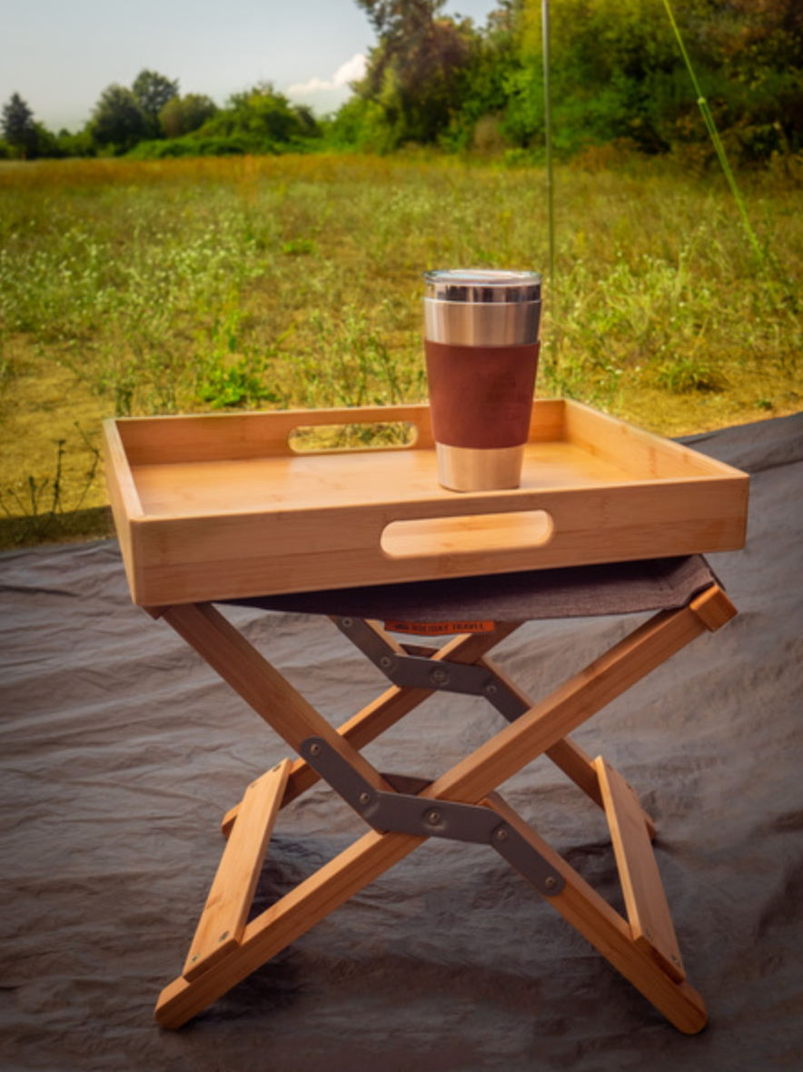 Plateau de table en bambou – vue de côté, dimensions 43×32,5×3,5 cm, poids 1,5 kg, vanlife
