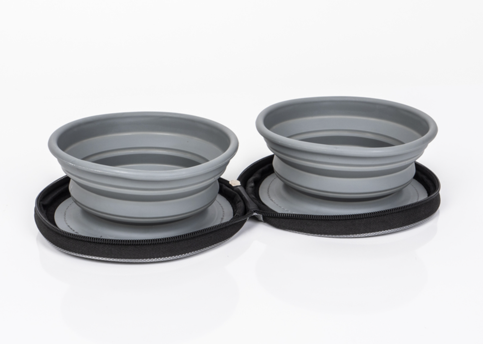Double gamelle pliable – bols silicone pliés dans sac de transport, fixation velcro, noir et gris