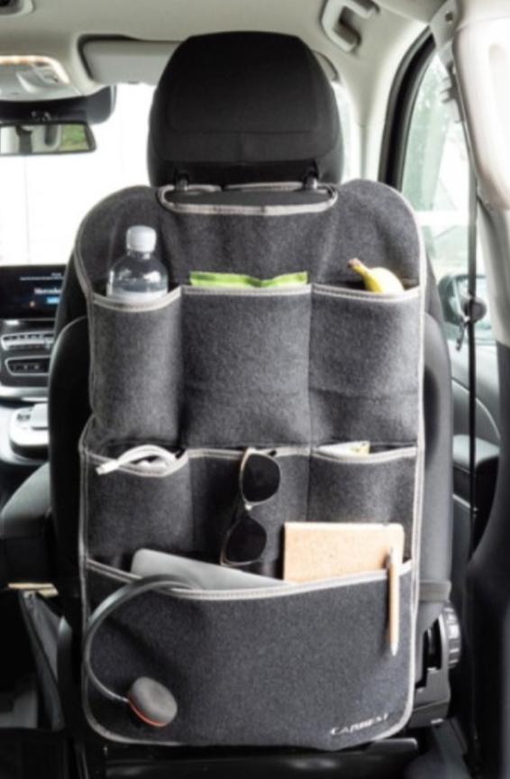 Organisateur siège van en feutrine anthracite – vue de face suspendu sur siège conducteur