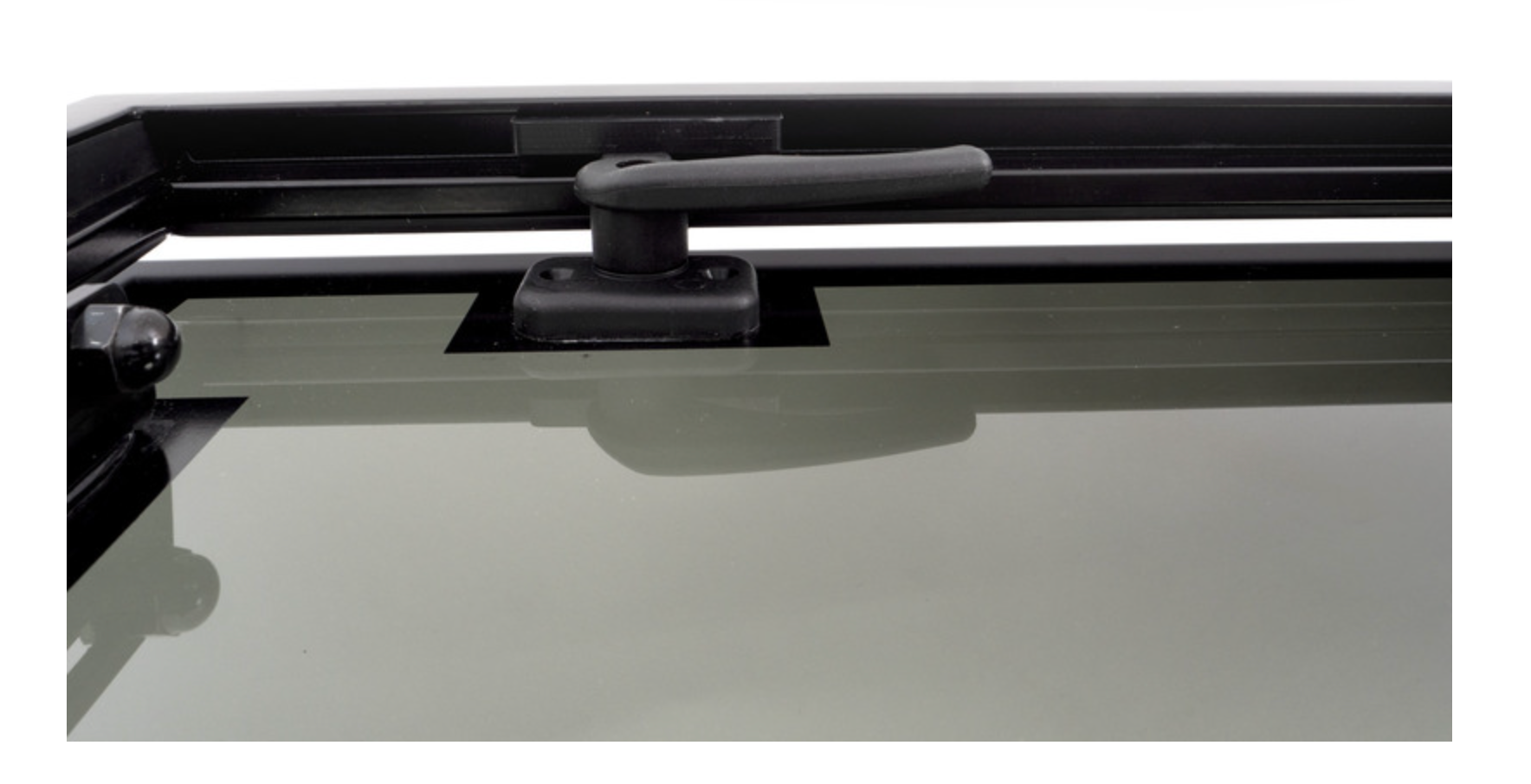 Baie projetable VW T5/T6 Carbest – vue intérieure, position ventilation air frais