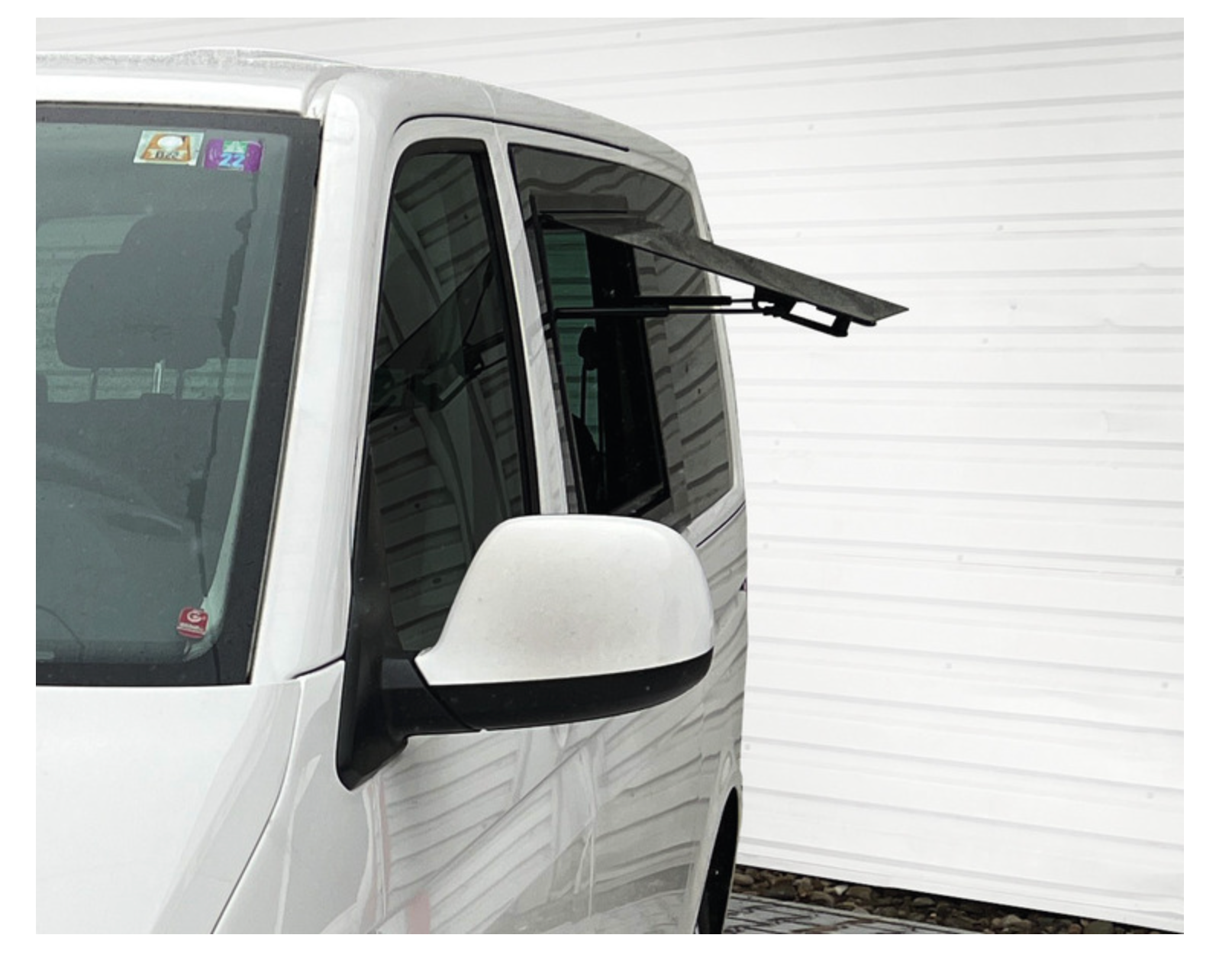 Baie projetable VW T5/T6 Carbest – installation latérale conducteur van aménagé