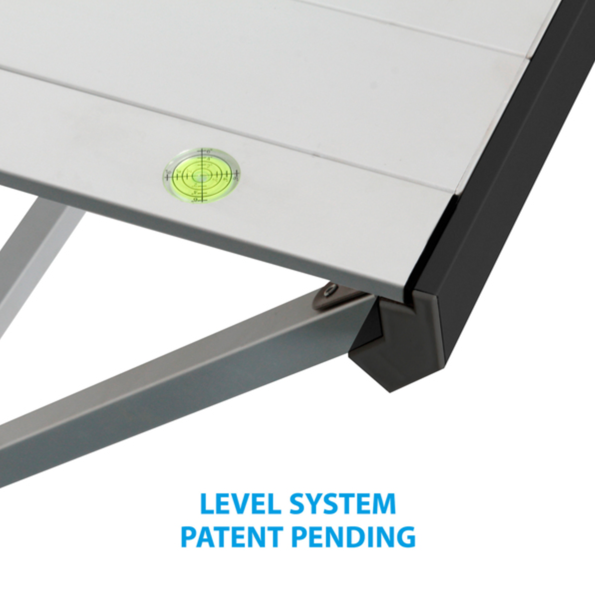 Niveau à bulle intégré au plateau de la table de camping Titanium Axia 4