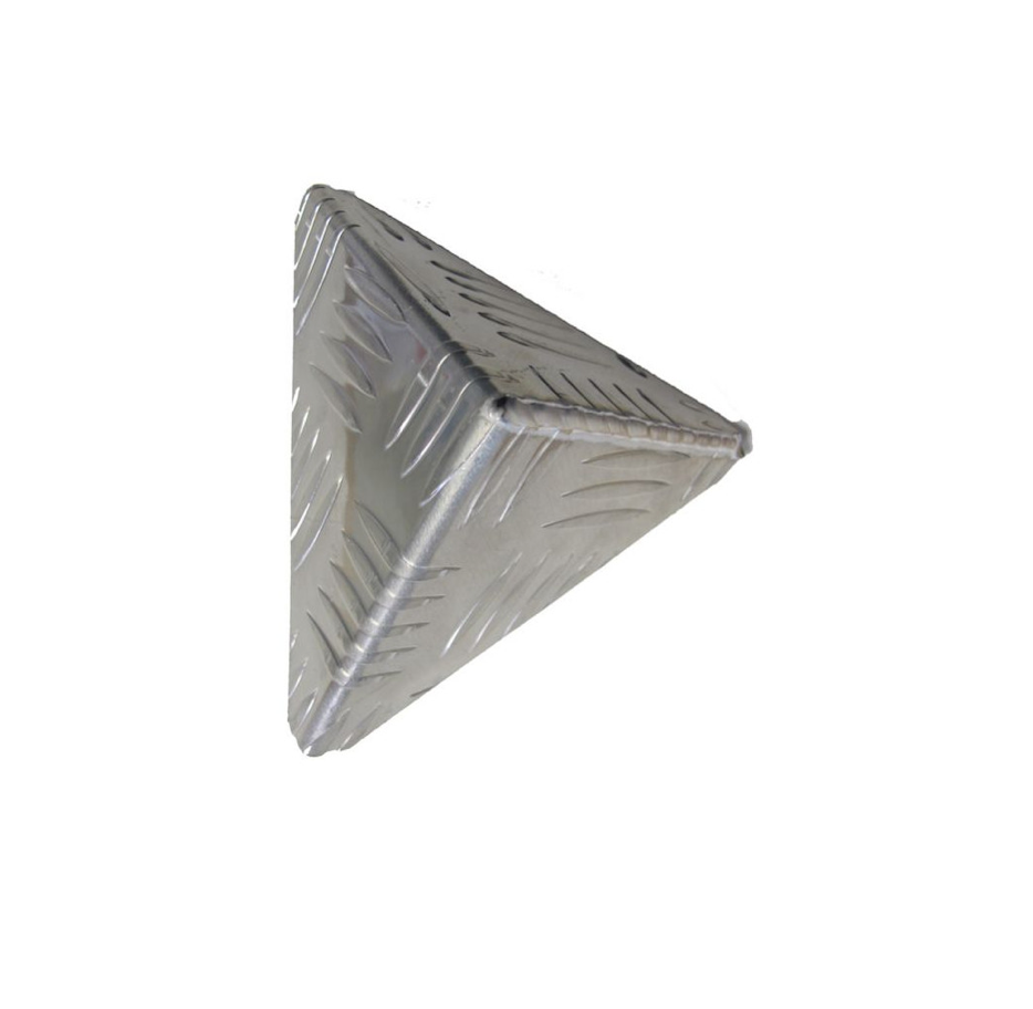 Coin en alu strié 120 x 120 x 95 MM