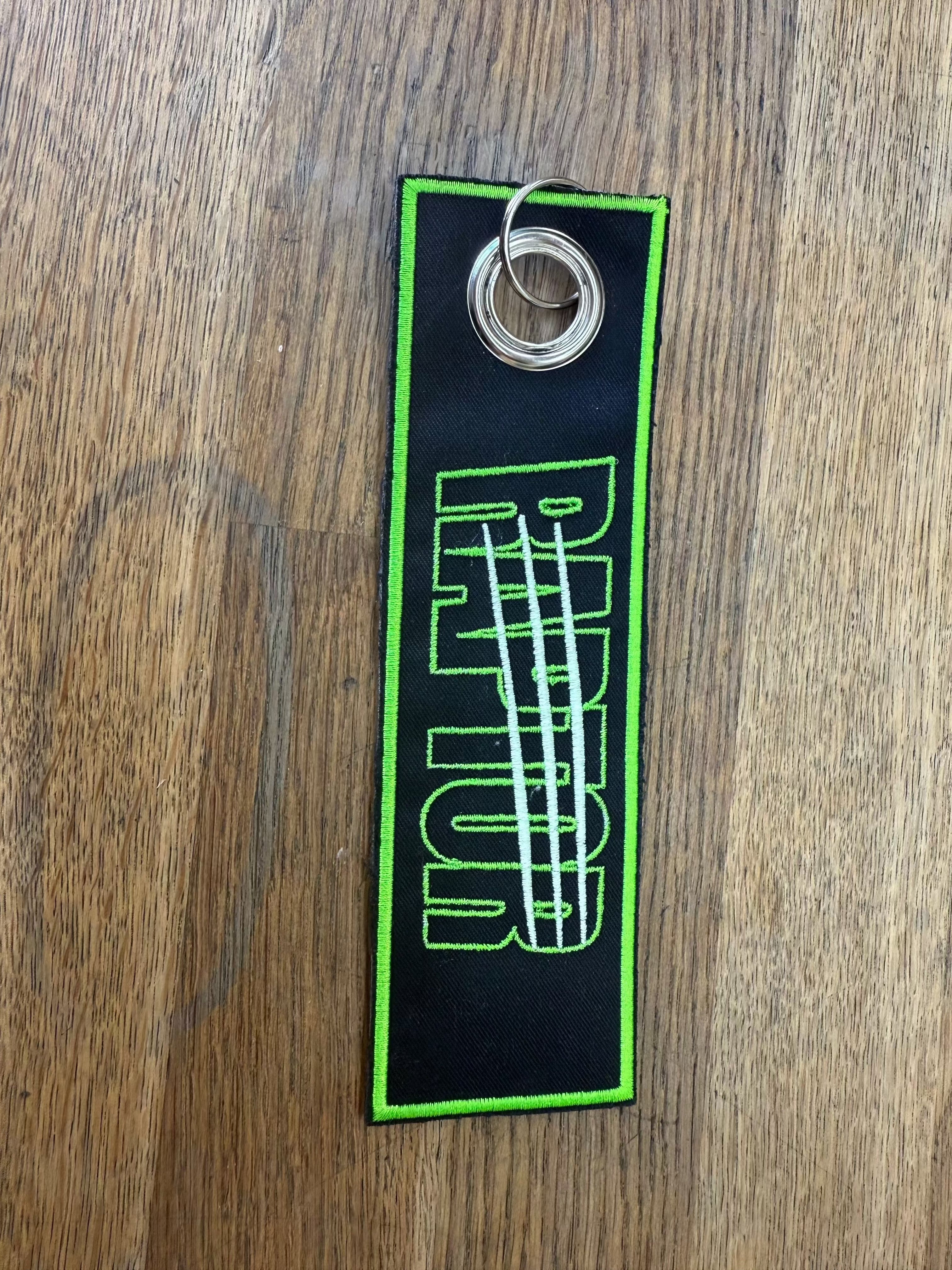 porte-clé brodé raptor noir et vert
