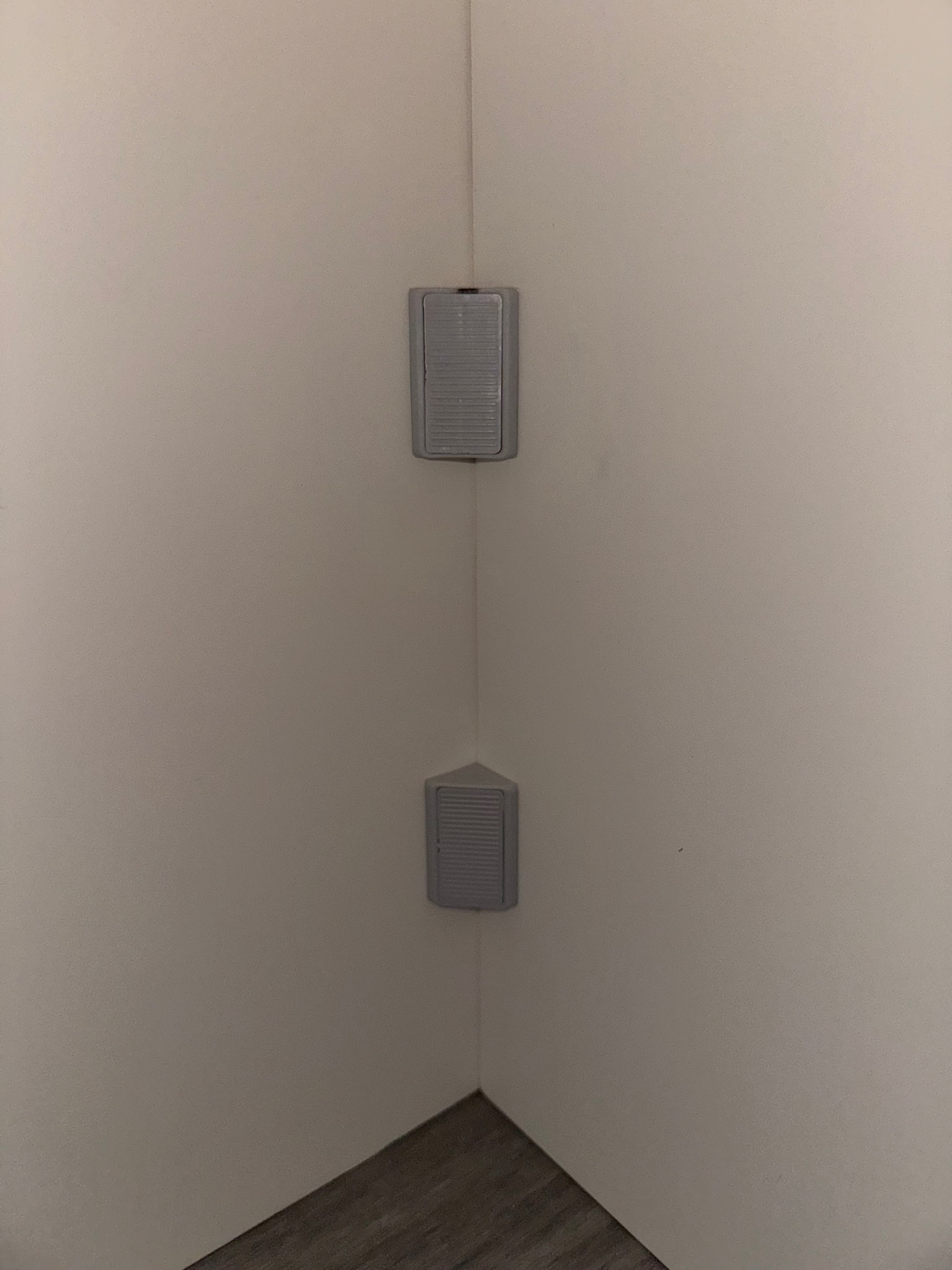 Assemblage panneau bois avec connecteur de meuble van – aménagement intérieur fourgon