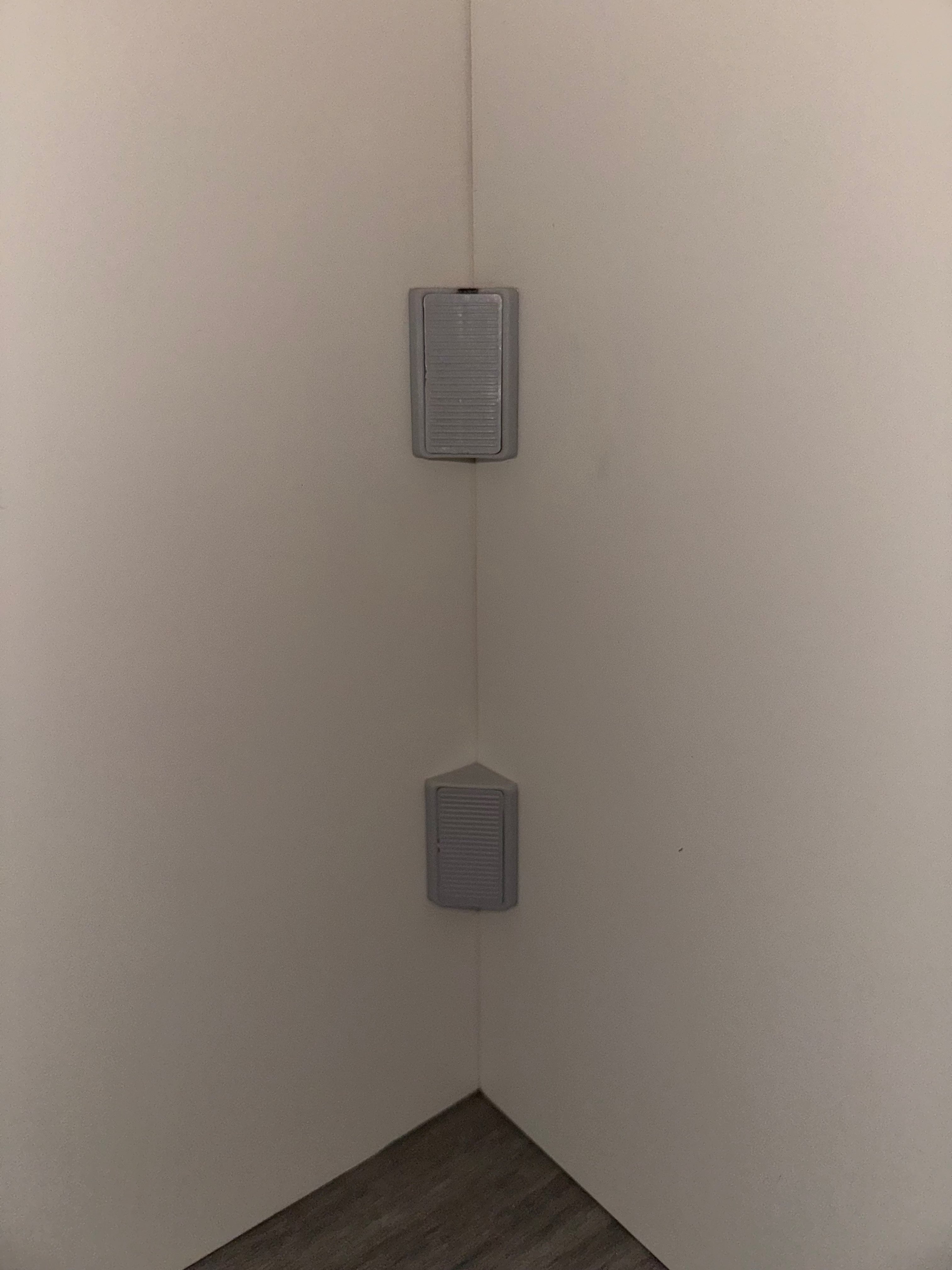 Assemblage panneau bois avec connecteur de meuble van – aménagement intérieur fourgon