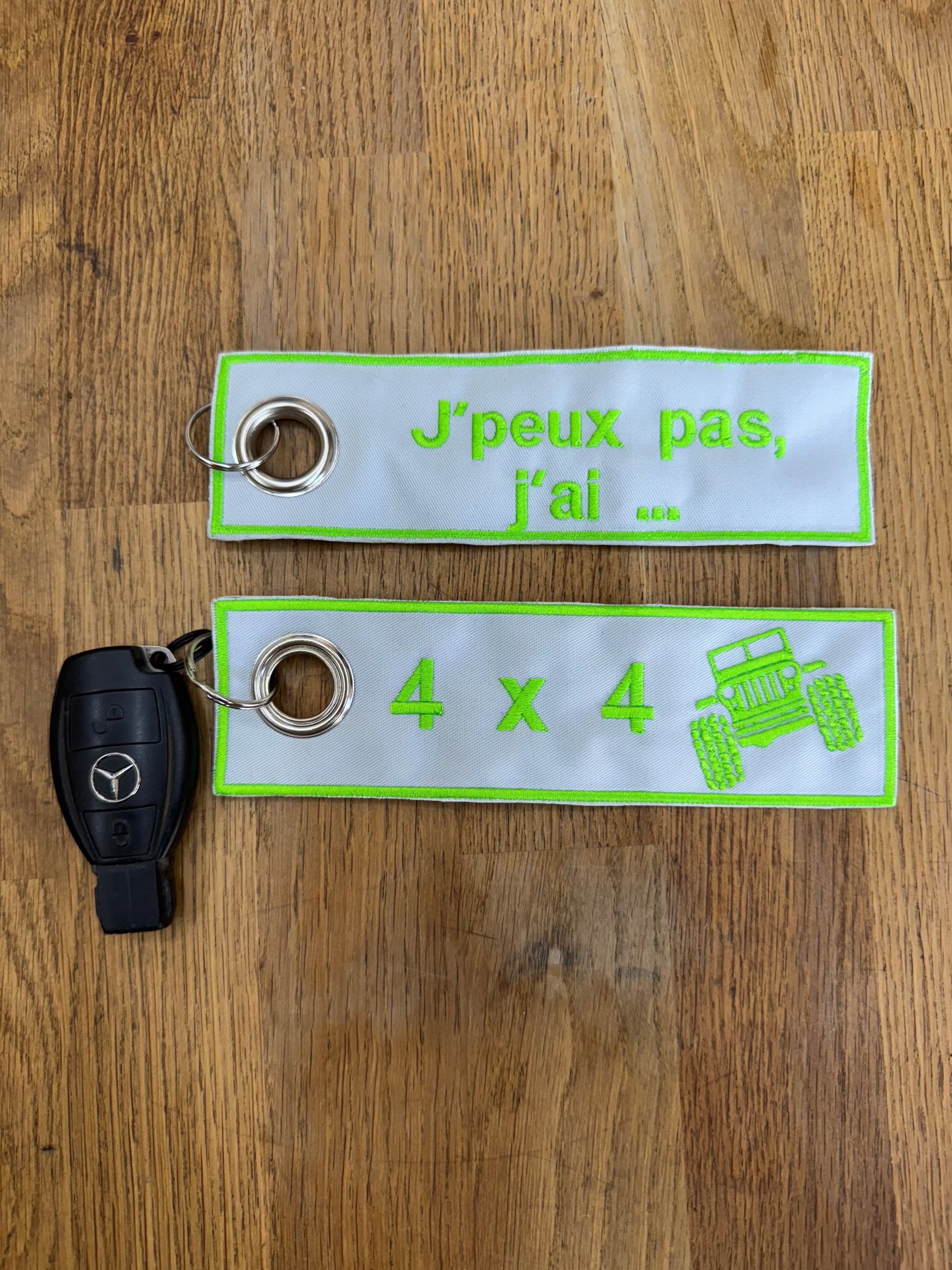 Porte-clé brodé "J’peux pas, j’ai..."