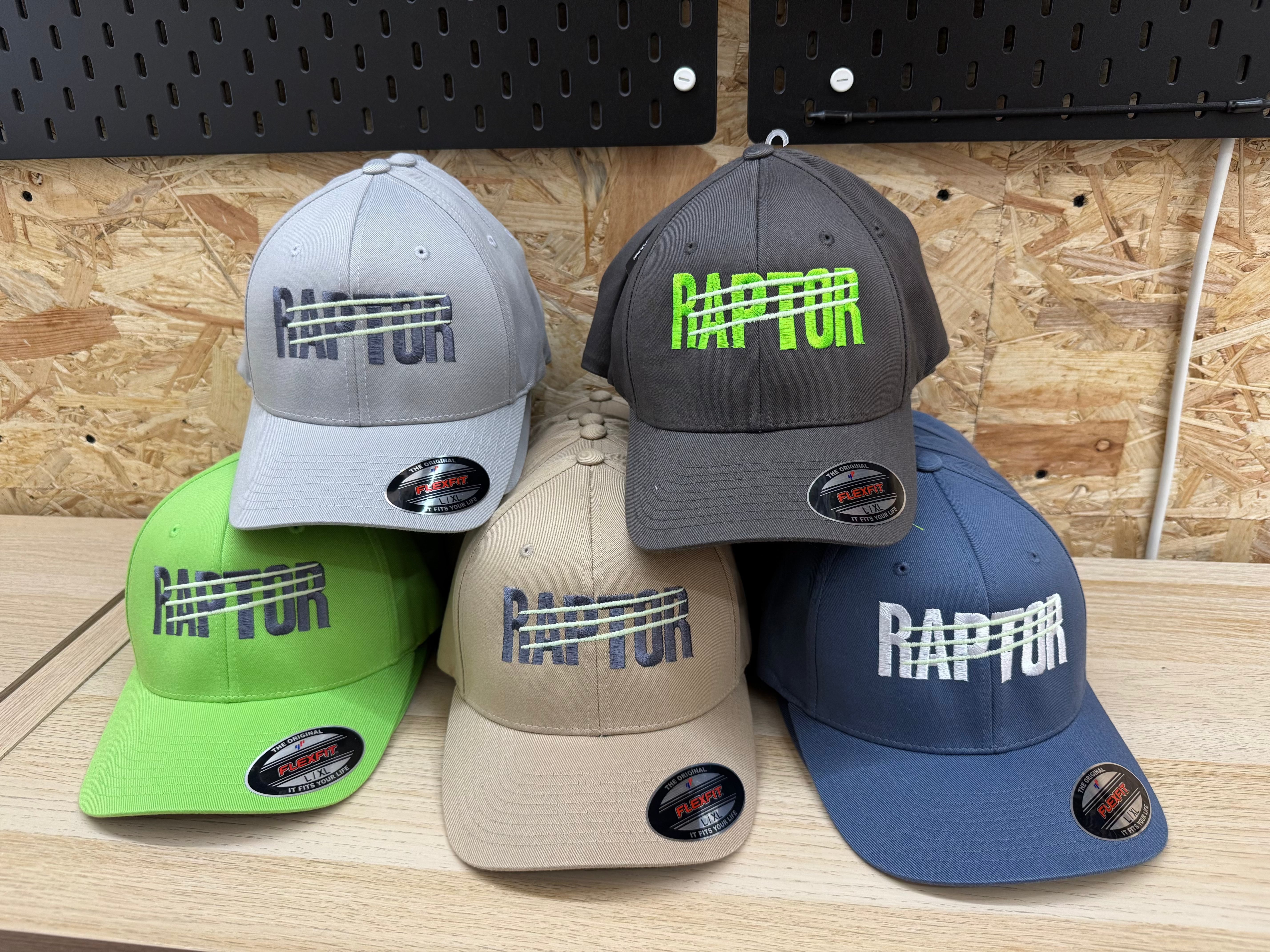 casquette brodée Raptor Flexfit – vue ensemble 5 coloris