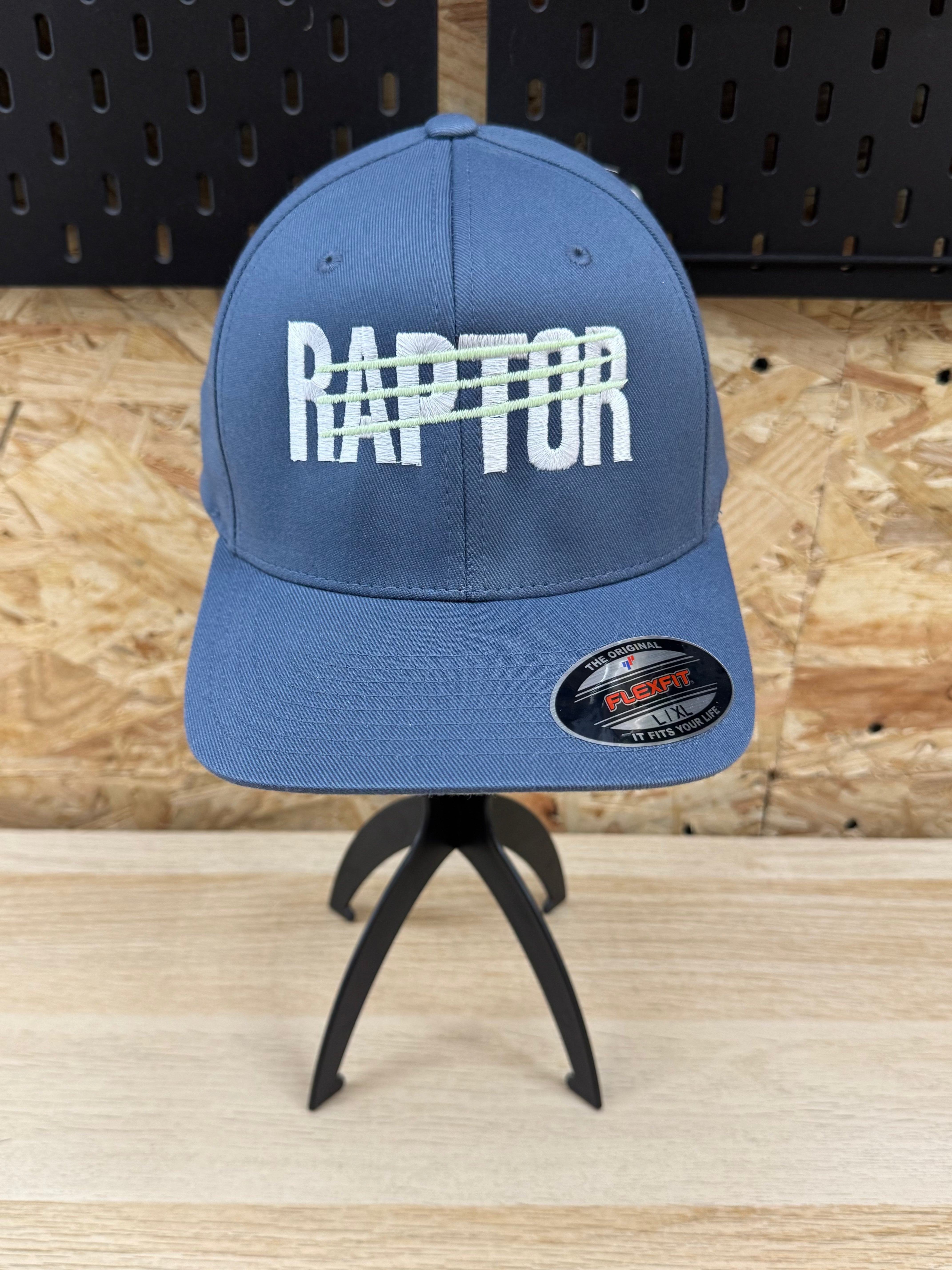 casquette brodée Raptor – vert broderie blanche