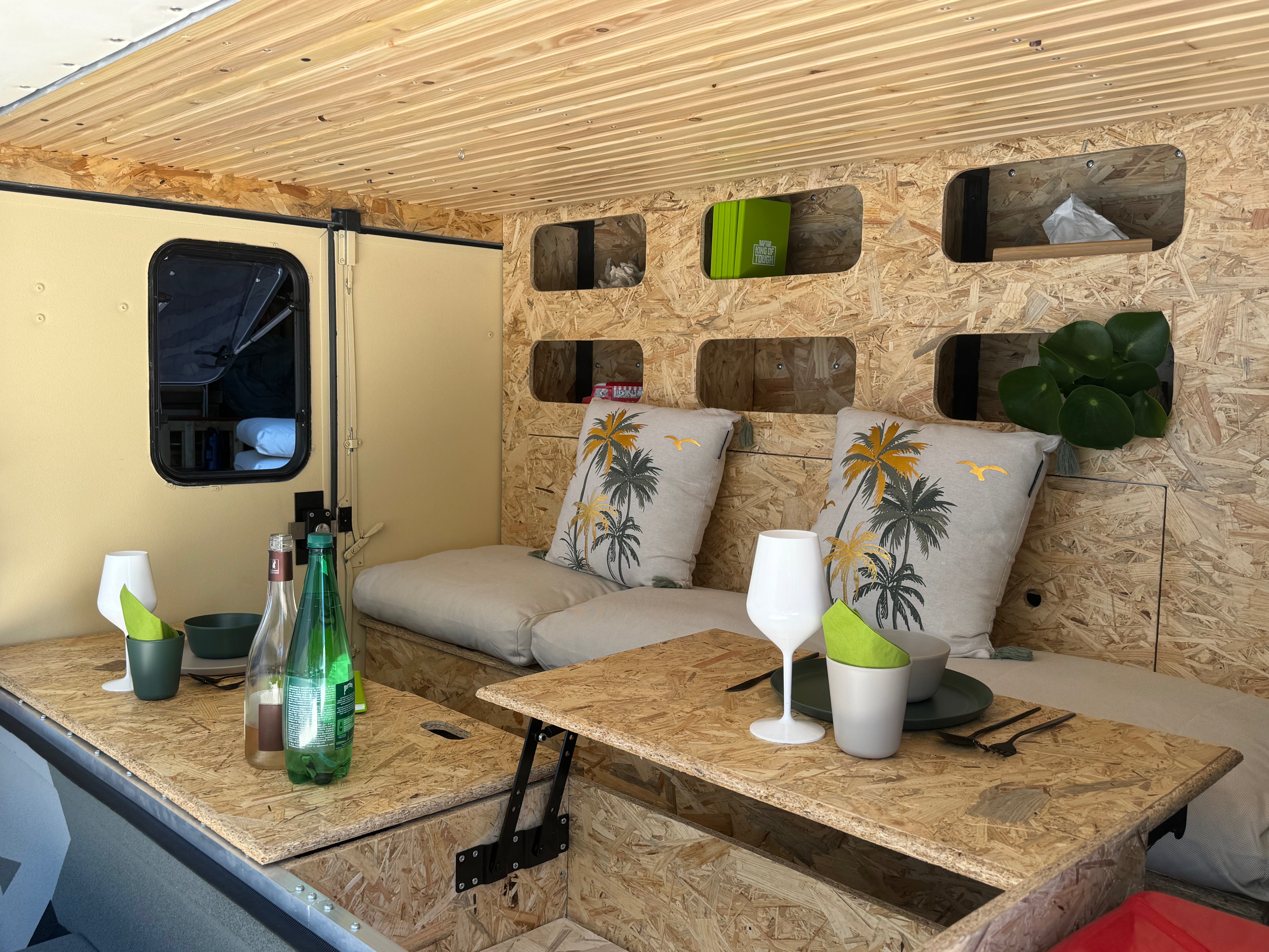 rangement et meuble sur mesure pour une remorque aménagée par M & Company Atelier GARD