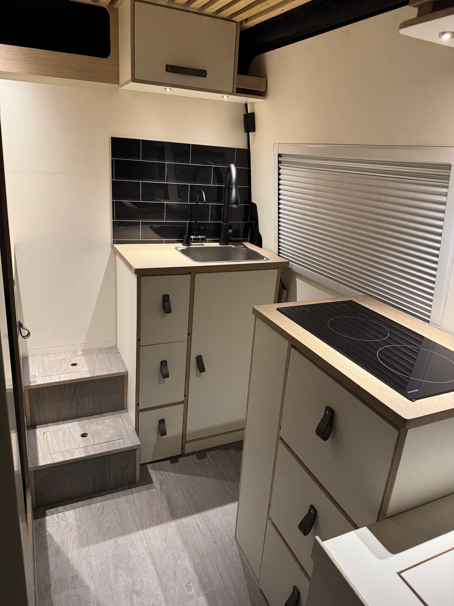 aménagement sur mesure van M & Company Atelier