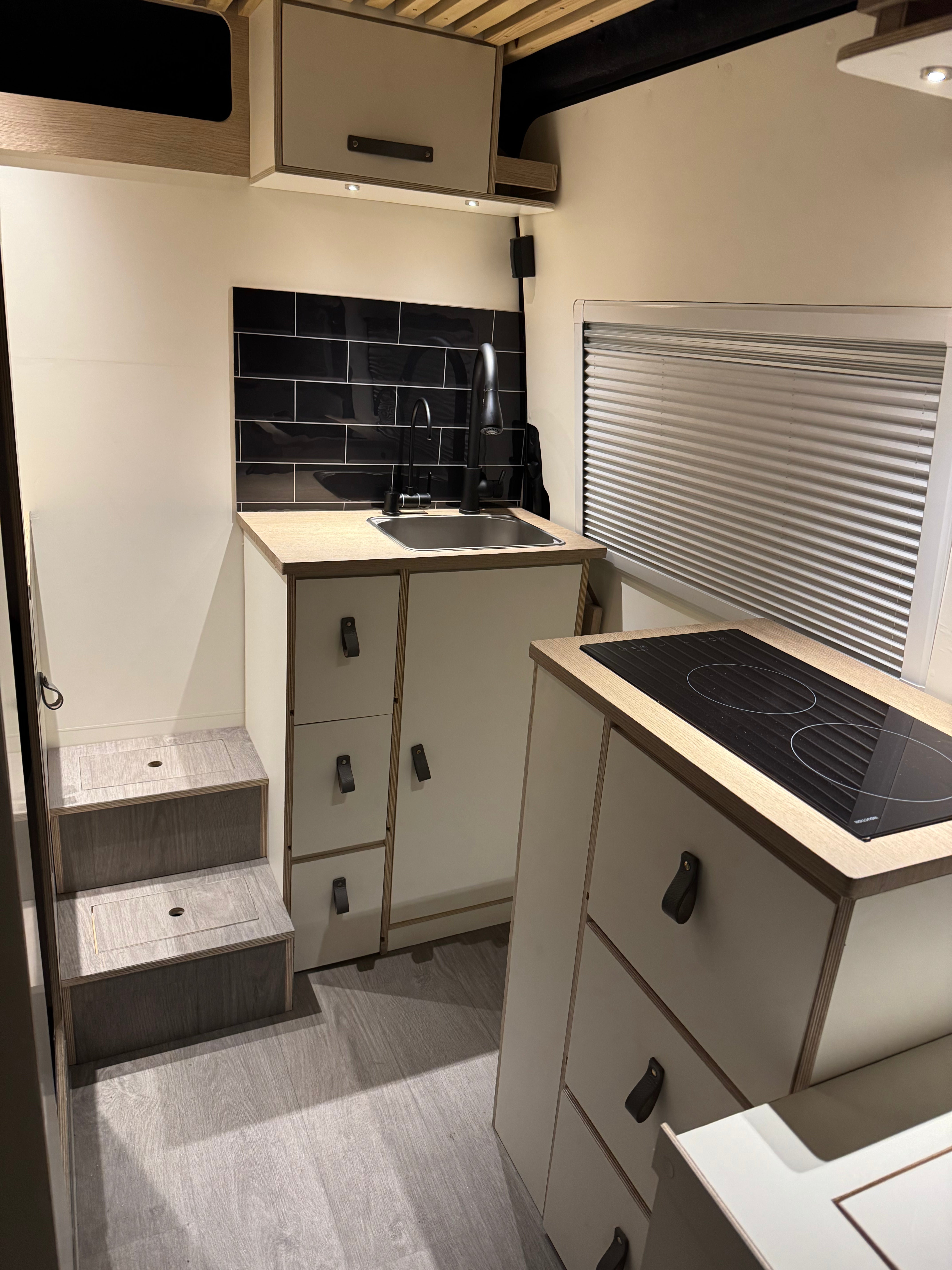 aménagement sur mesure van M & Company Atelier