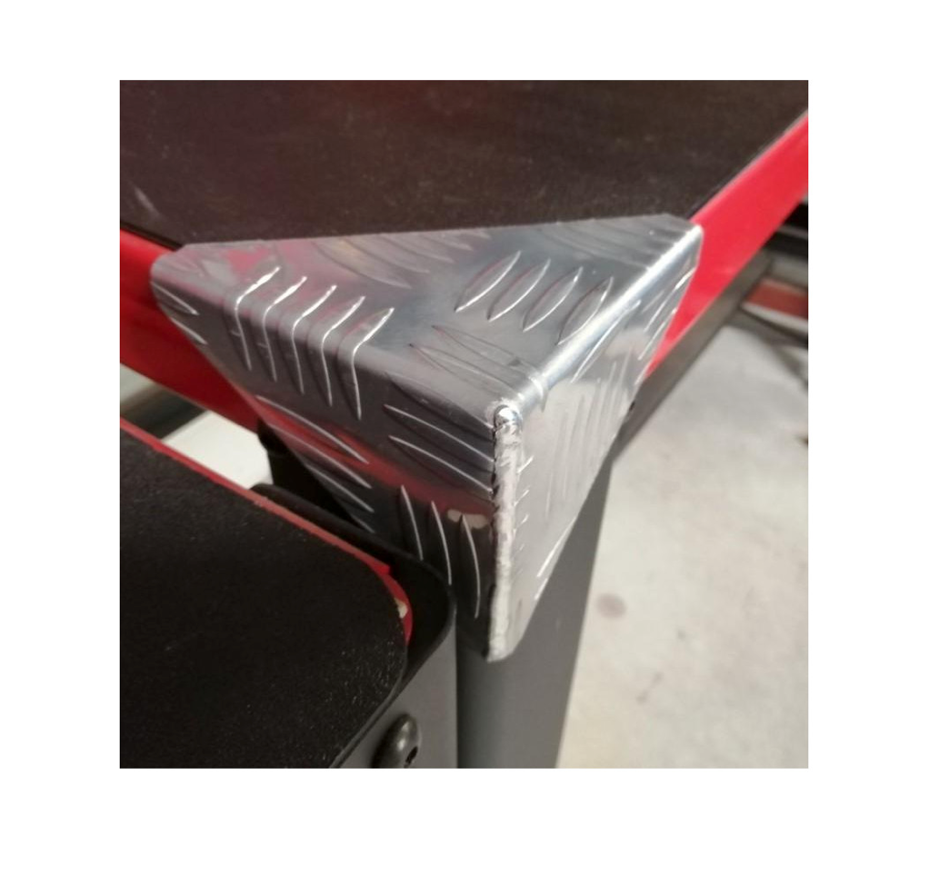 Coin en alu strié 120 x 120 x 95 MM
