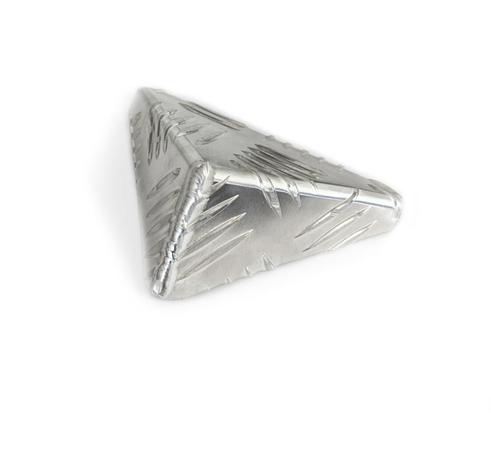 Coin en alu strié 95 X 95 X 52 MM