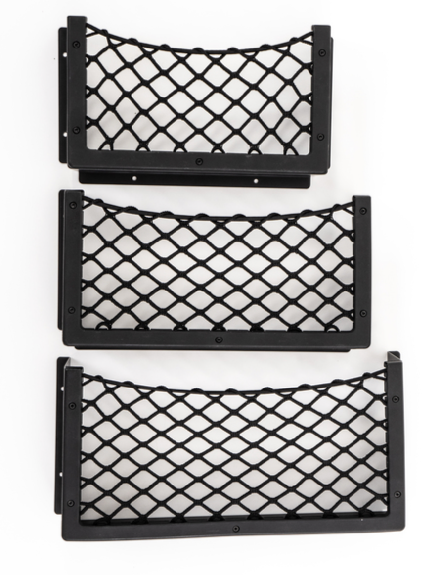 Compartiment de rangement en aluminium avec filet élastique
